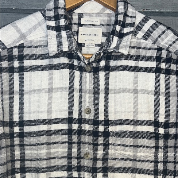 American Eagle Women’s Ahh-mazingly Soft Boyfriend Fit Size Medium Flannel Shirt - Picture 6 of 8
